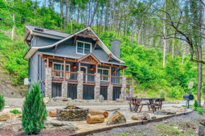 Noir Pine Creekside Chalet